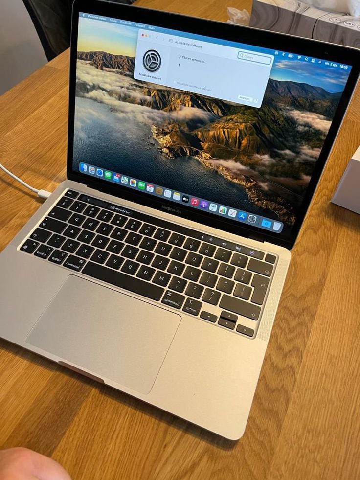 Apple MacBook Pro 13" M1 (8GB, 256GB SSD) – Refurbished